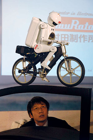 日本机器人 来京演杂技