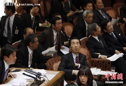 在东京上议院委员会会议现场,日本首相菅直人感受到震感。 在东京上议院委员会会议现场,日本首相菅直人感受到震感。