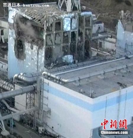 3月16日,由日本自卫队员在直升机上拍摄的福岛第一核电站第四反应堆受损近照。 3月16日,由日本自卫队员在直升机上拍摄的福岛第一核电站第四反应堆受损近照。