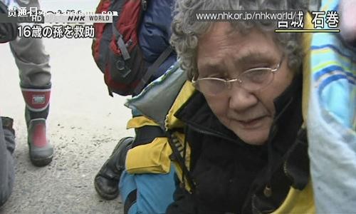 当地电视台画面显示,这名80岁的老妇身体没有大碍 当地电视台画面显示,这名80岁的老妇身体没有大碍