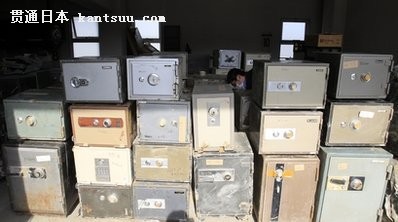 日本海啸后大量保险柜和现金被冲上岸等待认领