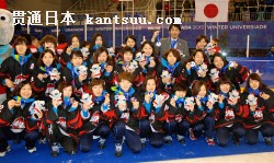 銅メダルを獲得したアイスホッケー女子の日本(12日、グラナダ)=共同