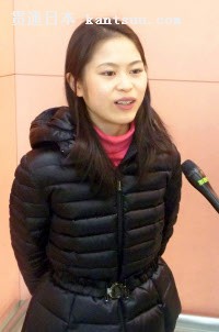 フィギュアスケートの四大陸選手権から帰国し、取材に応じる宮原知子(16日、関西空港)=共同