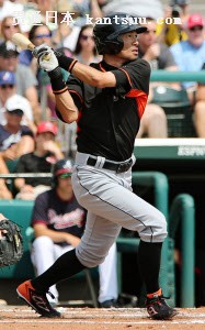 ブレーブス戦の2回、中前打を放つマーリンズのイチロー(19日、オーランド)=共同