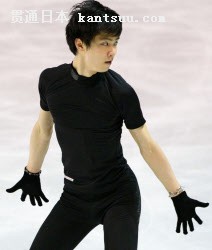 公式練習で調整する羽生結弦(26日、上海)=共同