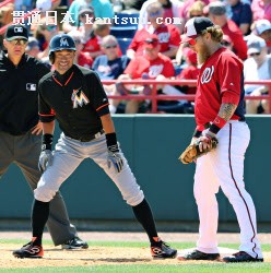 米大リーグ・ナショナルズ戦の5回、代走で出場したマーリンズのイチロー(29日、ビエラ)=共同