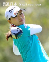 起亜クラシック・最終ラウンド、2番でティーショットを放つ横峯さくら。通算13アンダーで8位に終わった(29日、アビアラGC)=共同