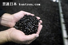 ローストされたコーヒー豆。レアル安を感じたブラジルの農家は輸出を増やしている=AP