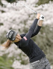 ヤマハ女子ゴルフの第3日、通算7アンダーで単独首位の藤本麻子(4日、葛城GC)=共同