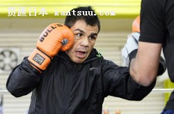 公開練習するWBAフライ級王者のフアンカルロス・レベコ(17日、大阪市)=共同