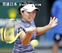 女子シングルス1回戦 イリーナカメリア・ベグと対戦する奈良くるみ(2日、マドリード)=共同