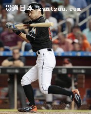 オリオールズ戦の6回、代打で空振り三振に倒れるマーリンズのイチロー(23日、マイアミ)=共同