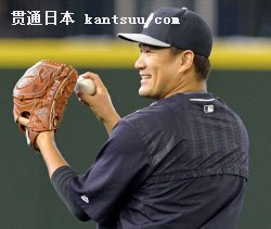 試合前、笑顔でキャッチボールをするヤンキース・田中(シアトル)=共同