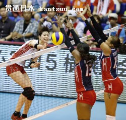 日本―ドミニカ共和国 第2セット、スパイクを決める木村(11日、さいたま市記念総合体育館)=共同