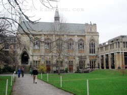 英政府のかたくなな姿勢は、大学にダメージを与えている(英オックスフォード大)