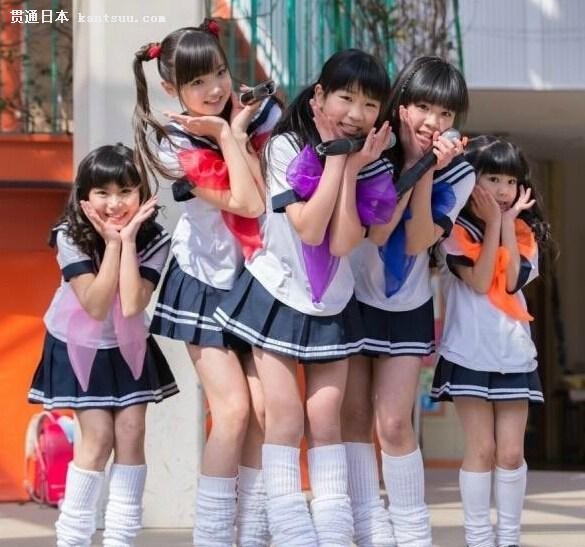 日本小学生女团走红 穿比基尼走性感路线完爆sunshine组合