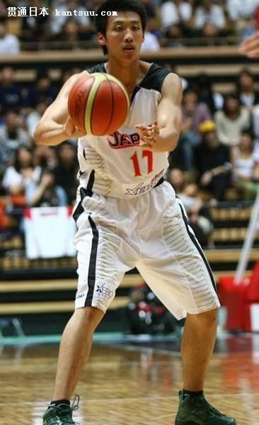 1米98出生体育世家,竟加入日本国家队,称当日本球员很公平