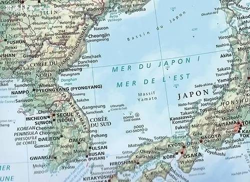 同时标注有"东海"和"日本海"的法国地图.